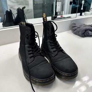 Dr. Marten’s COMBS POLY CASUAL BOOTS size 8